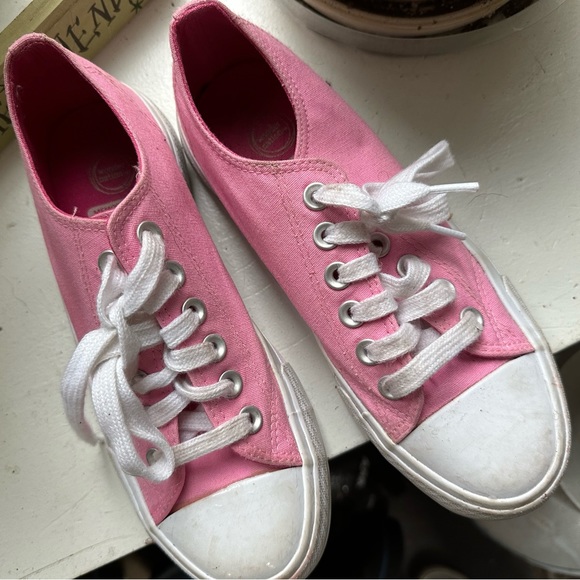 Girls Canvas Sneakers - Picture 2 of 4